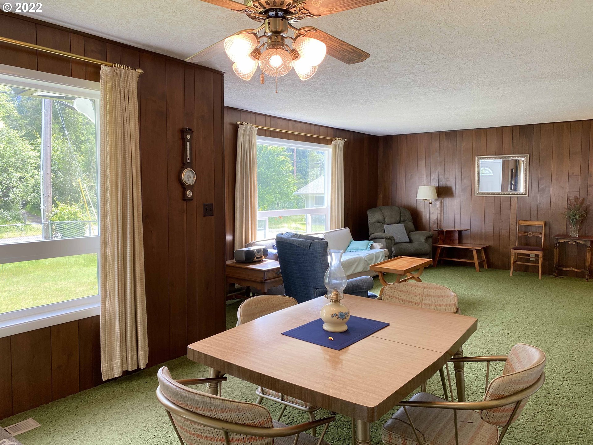87601 Rice Road Mapleton, OR 97453 - Photo 18 of 32 Living Room/Dining Room