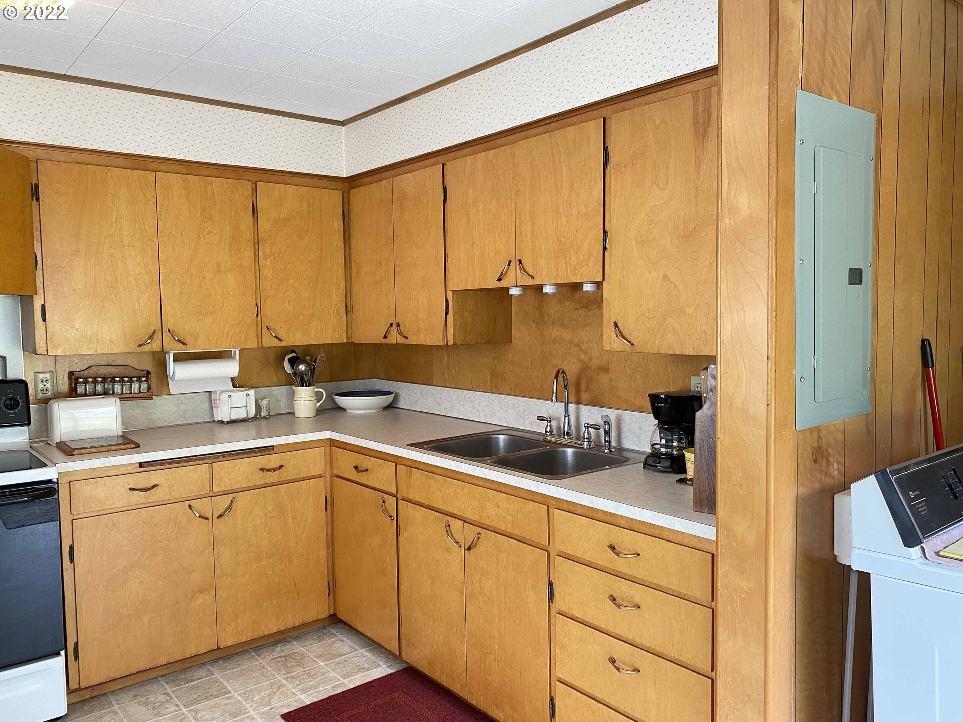 87601 Rice Road Mapleton, OR 97453 - Photo 21 of 32 Kitchen