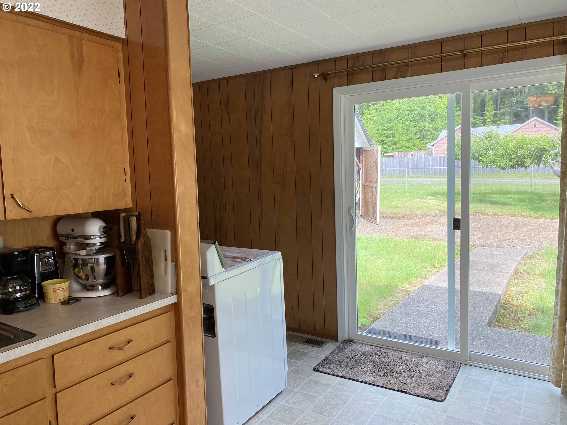 87601 Rice Road Mapleton, OR 97453 - Photo 23 of 32 Kitchen