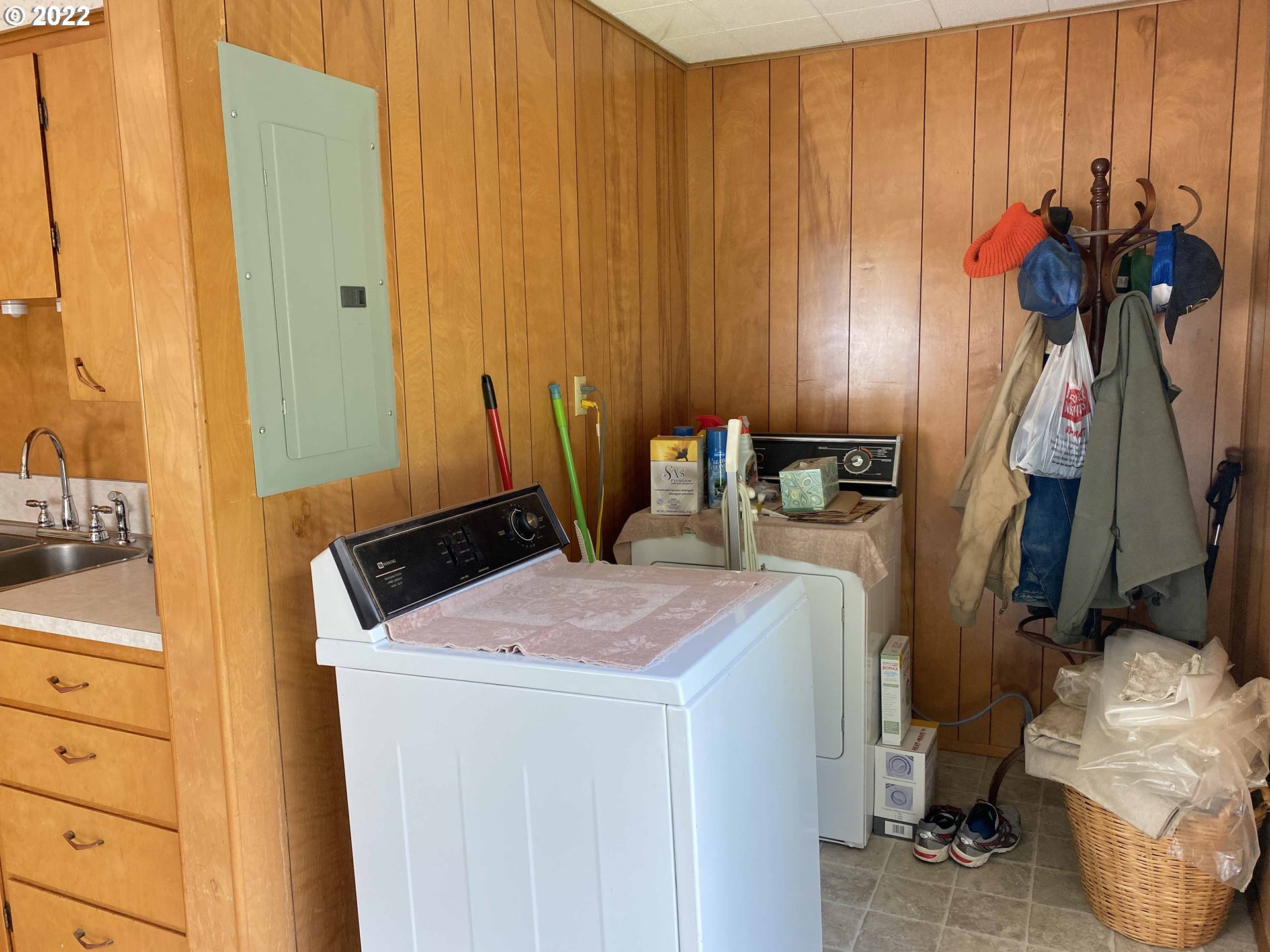 87601 Rice Road Mapleton, OR 97453 - Photo 24 of 32 Laundry