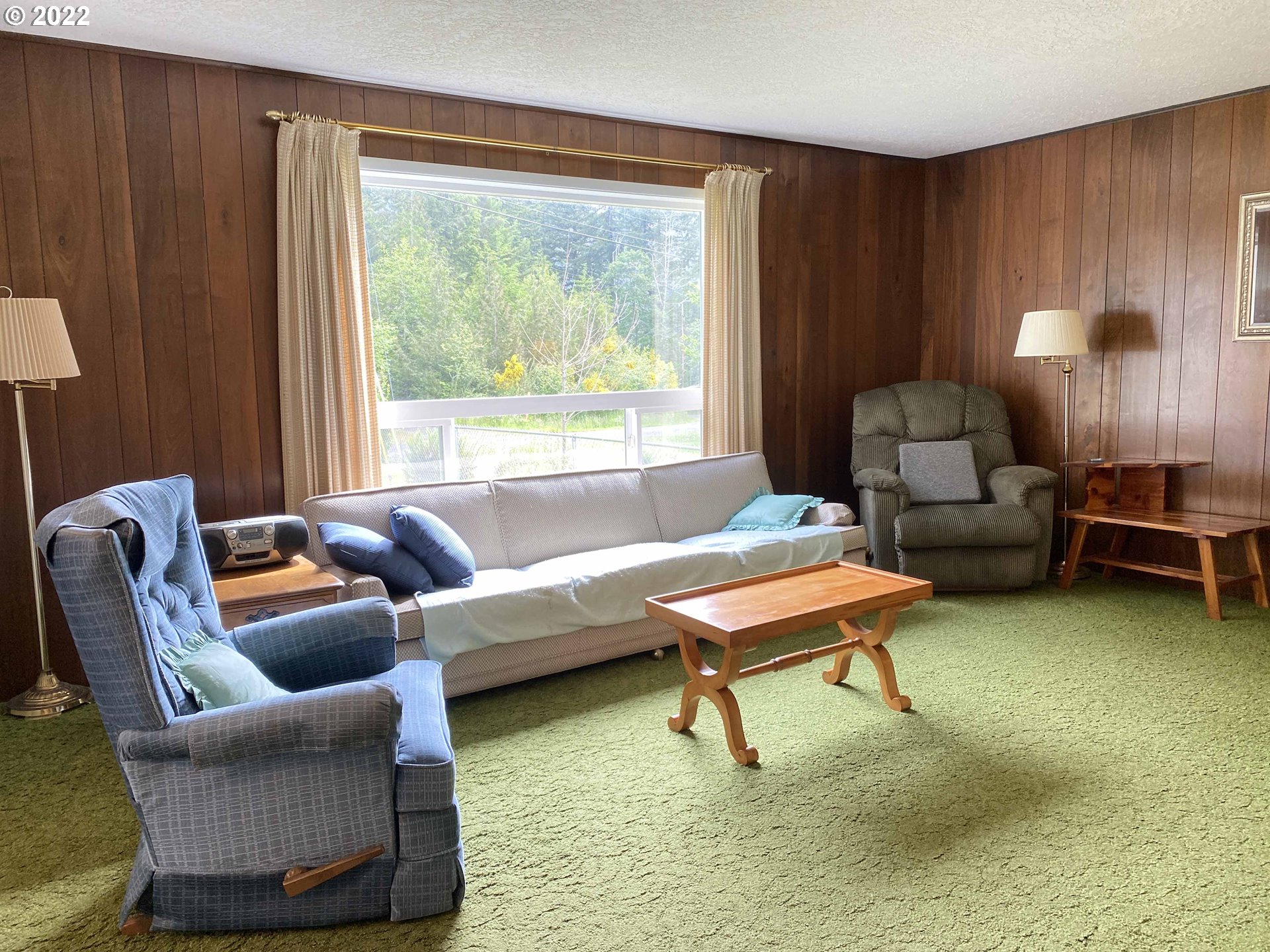 87601 Rice Road Mapleton, OR 97453 - Photo 8 of 32 Living Room