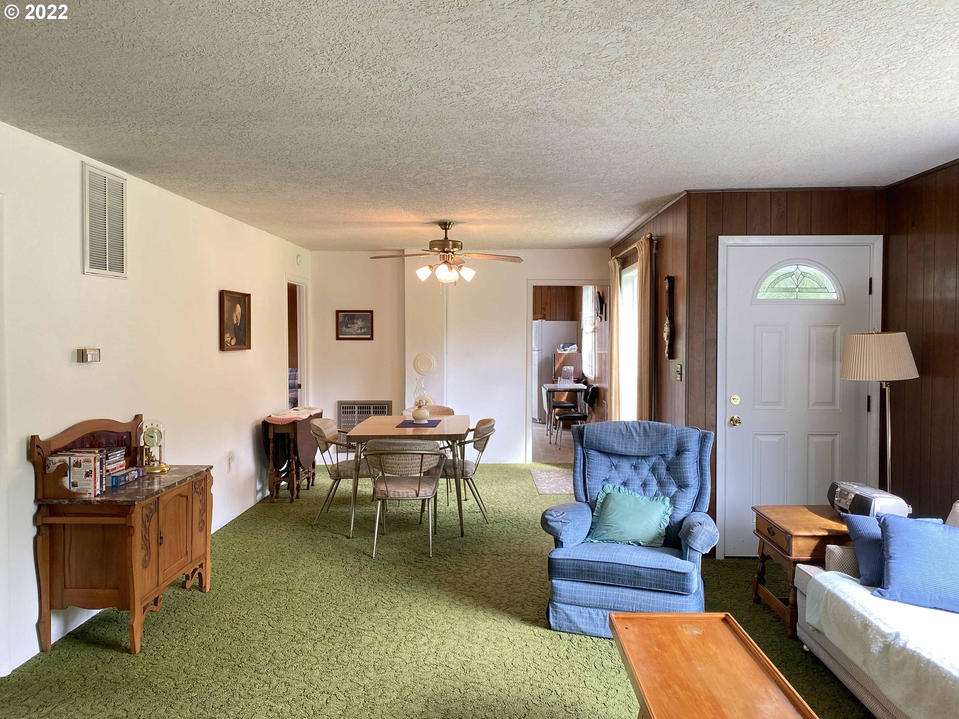87601 Rice Road Mapleton, OR 97453 - Photo 10 of 32 Living Room/Dining Room
