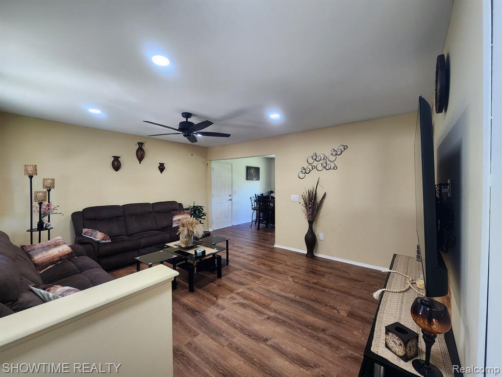 3307 Gerald Avenue Rochester, MI 48307 - Photo 3 of 20