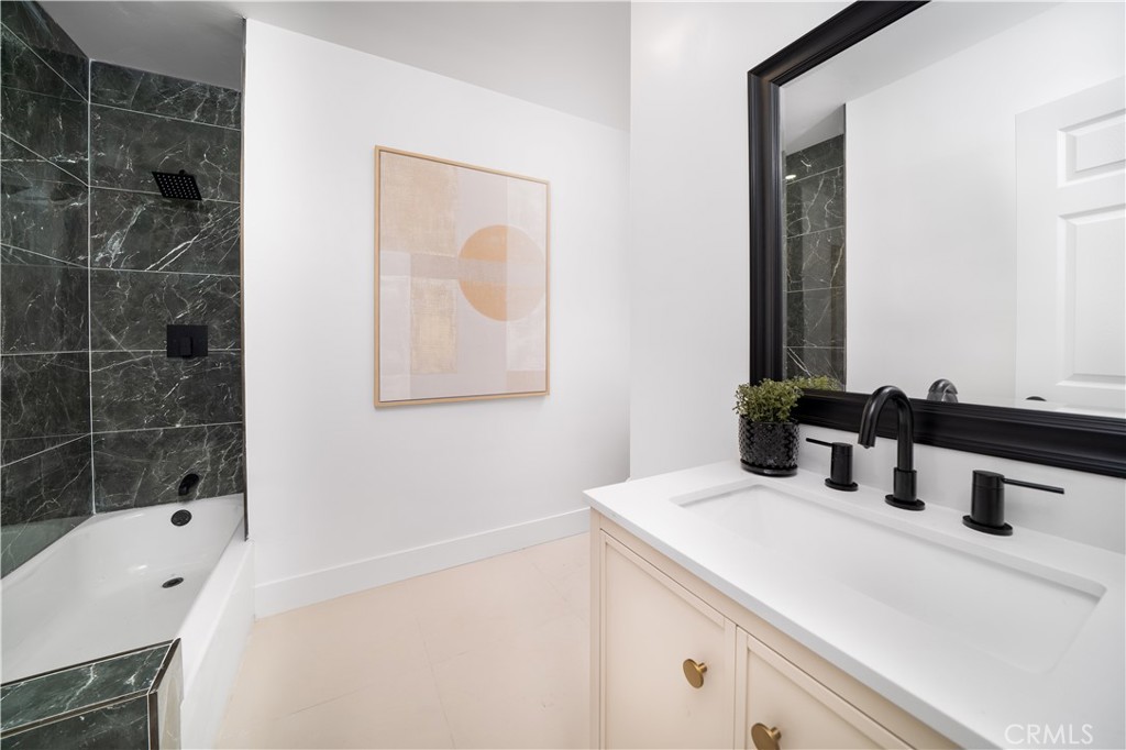 843 Cedar Avenue Long Beach, CA 90813 - Photo 20 of 42 a bathroom with a sink and a mirror