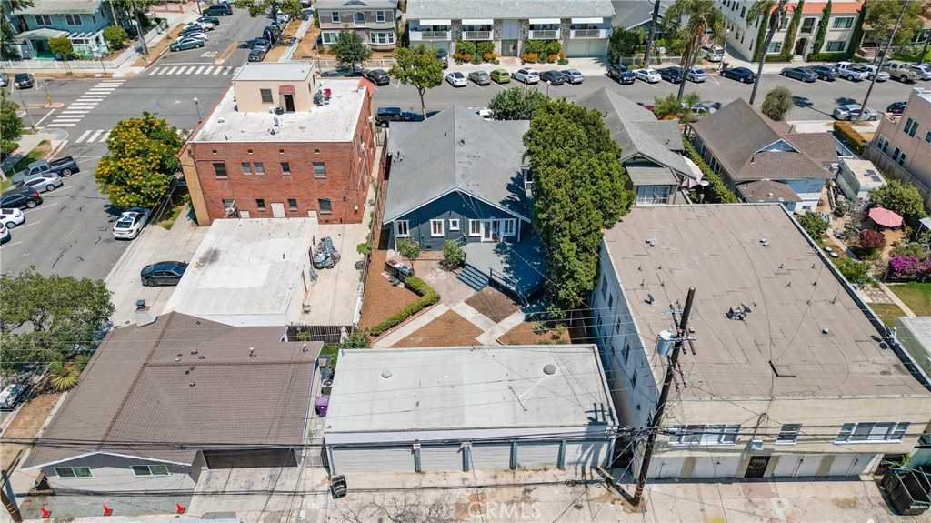 843 Cedar Avenue Long Beach, CA 90813 - Photo 38 of 42 an aerial view of residential houses with outdoor space