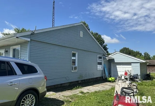 $39,900 | 415 South Park Street, Sesser, IL 62884