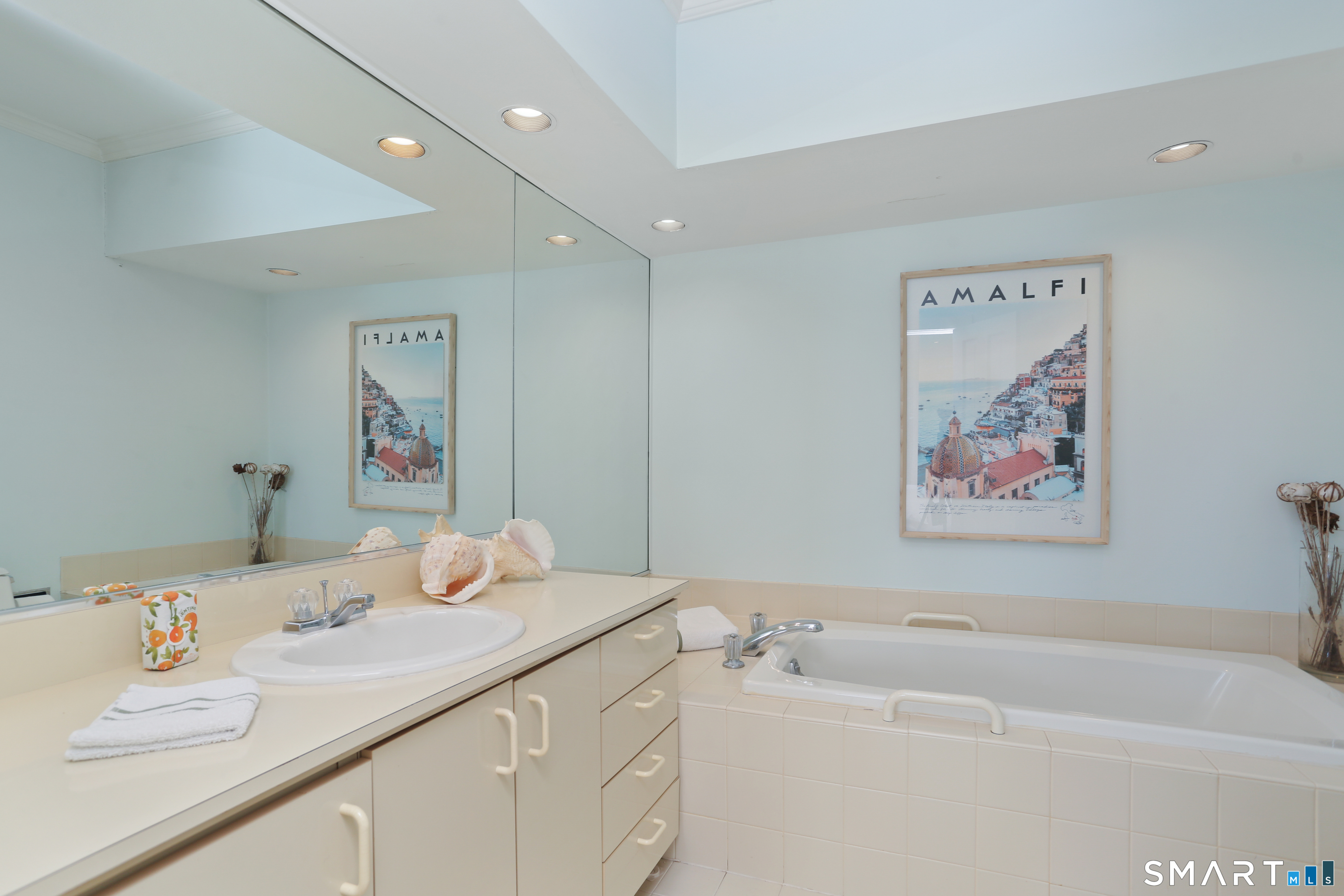 34 Shorehaven Road Norwalk, CT 06855 - Photo 6 of 40 a bathroom with a tub sink and mirror