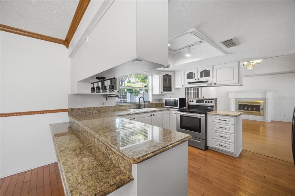 1405 Seffner Valrico Road Valrico, FL 33594 - Photo 11 of 39