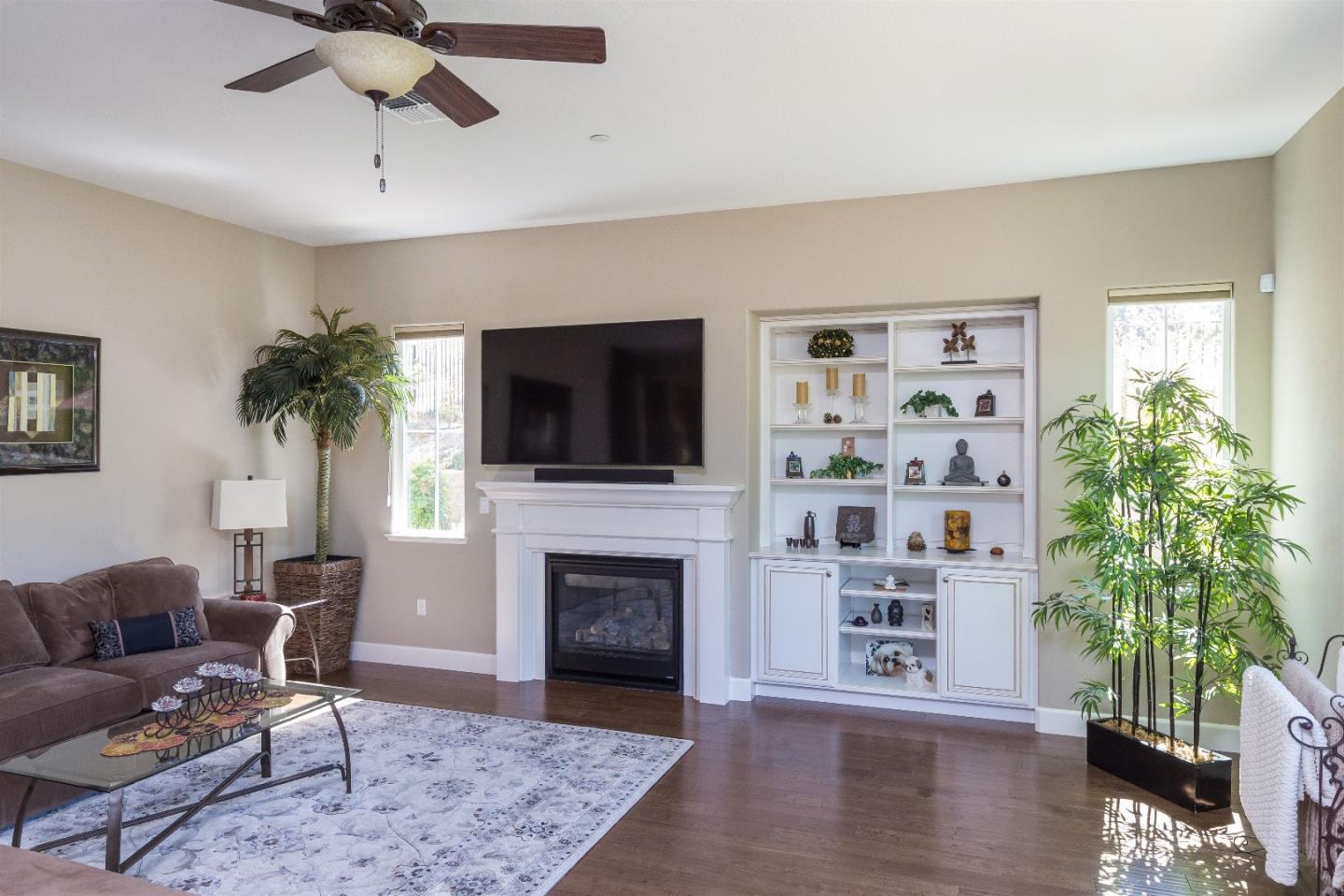 1990 Lavender Way Gilroy, CA 95020 - Photo 4 of 23 Gallery Image 4