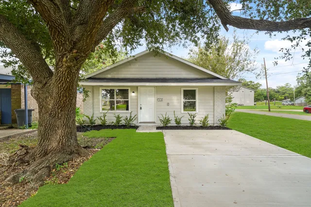 $235,000 | 1100 Gilbert Avenue, Bay City, TX 77414