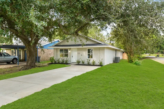 $235,000 | 1100 Gilbert Avenue, Bay City, TX 77414