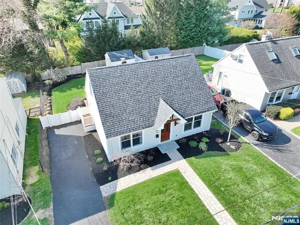 $570,000 | 34 Charles Terrace, Waldwick, NJ 07463