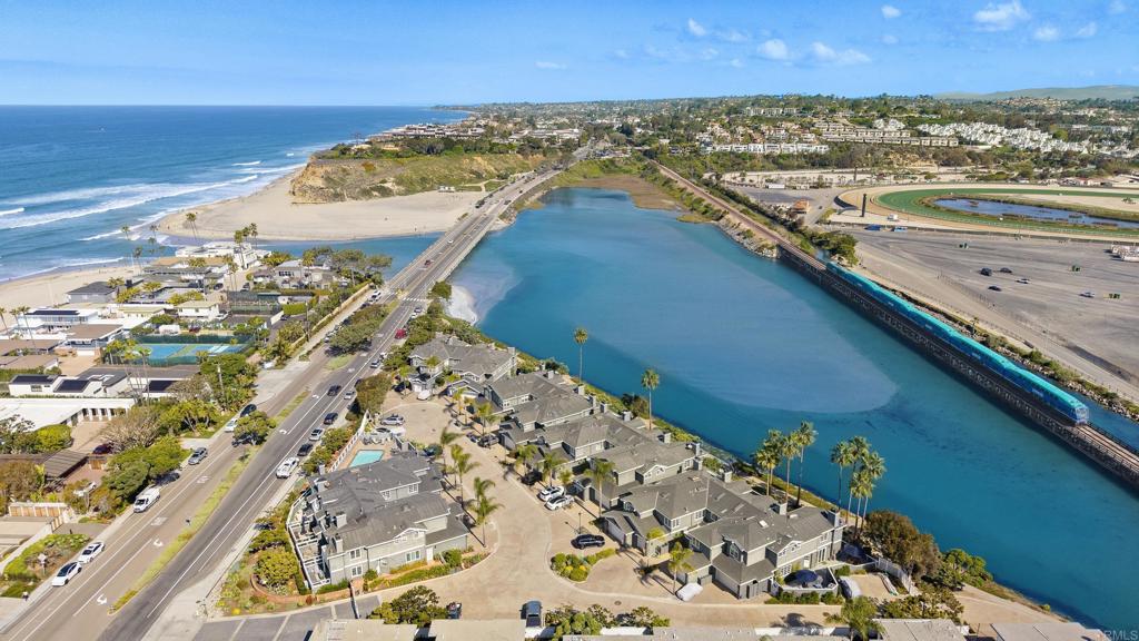2921 Sandy Pointe, Unit 3 Del Mar, CA 92014 - Photo 2 of 16