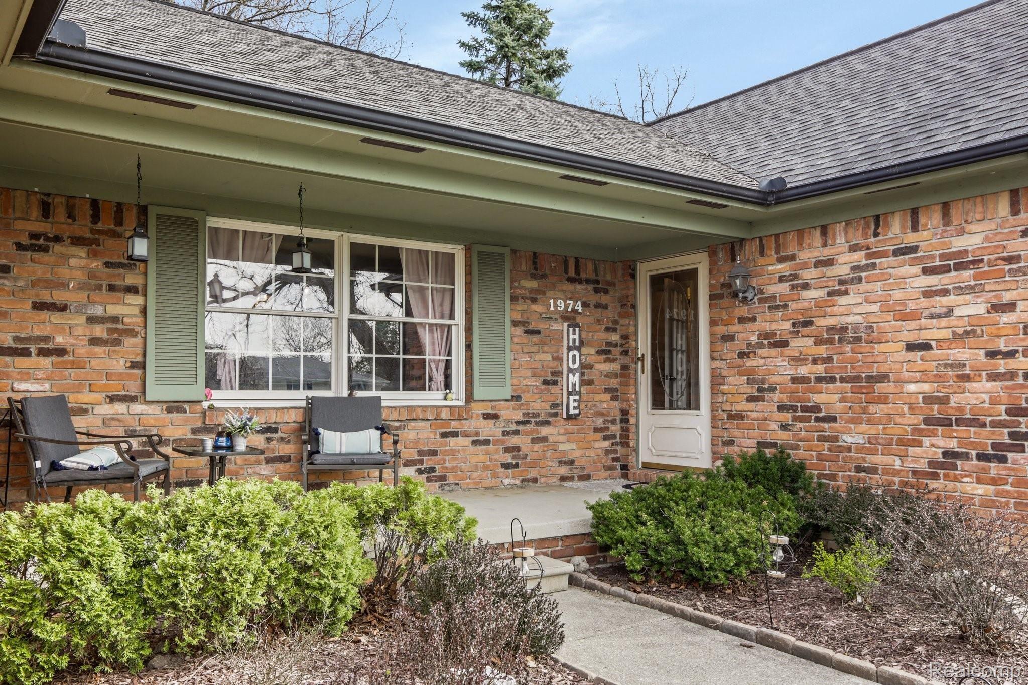 1974 North Kilburn Road Rochester, MI 48306 - Photo 4 of 42 1974 Kilburn Road Rochester Hills0004.jpg