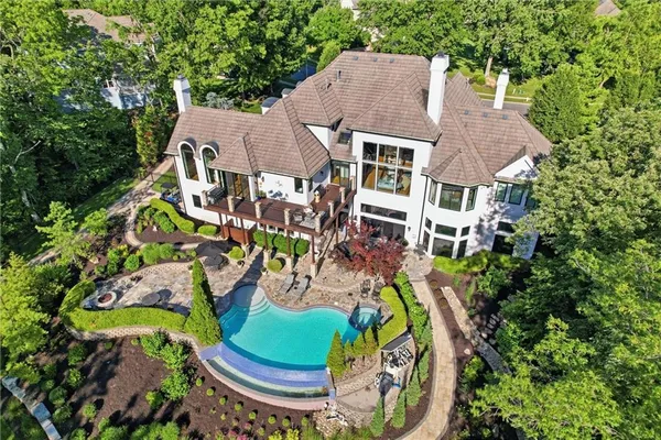 $1,800,000 | 1425 Woodbury Drive, Liberty, MO 64068