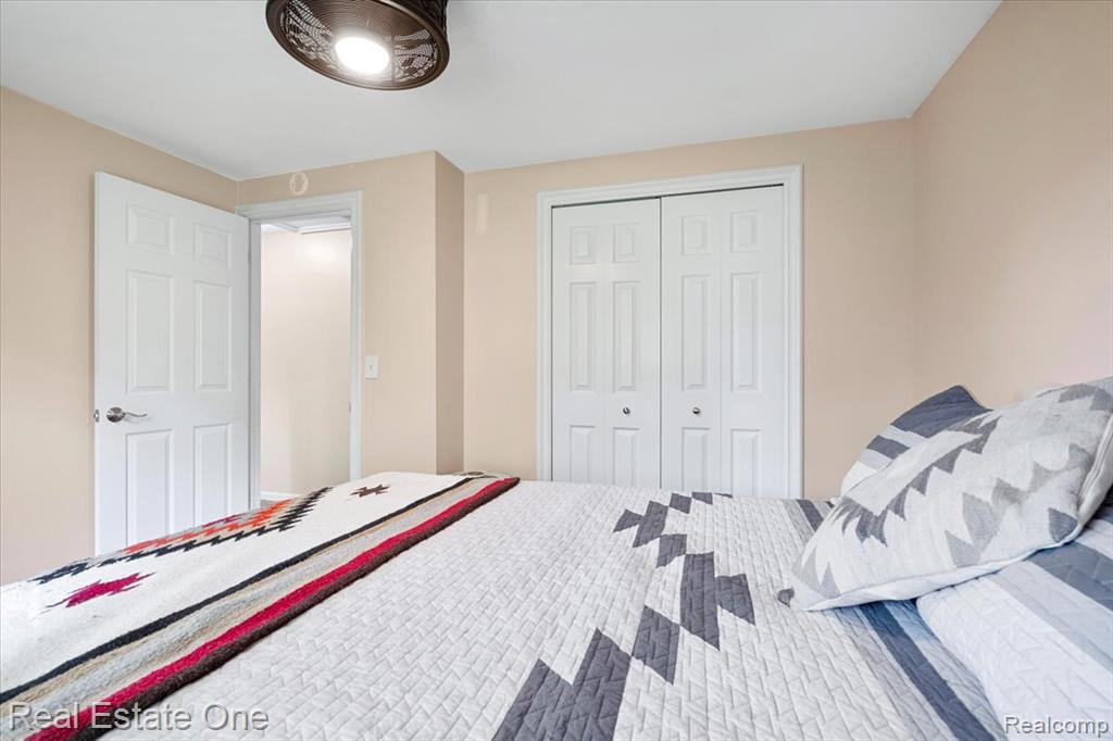 20558 Meridian Road Grosse Ile, MI 48138 - Photo 15 of 26