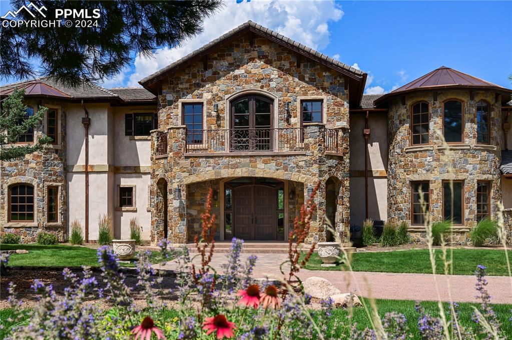 22 Crossland Road Colorado Springs, CO 80906 - Photo 2 of 49 a front view of a house with a yard