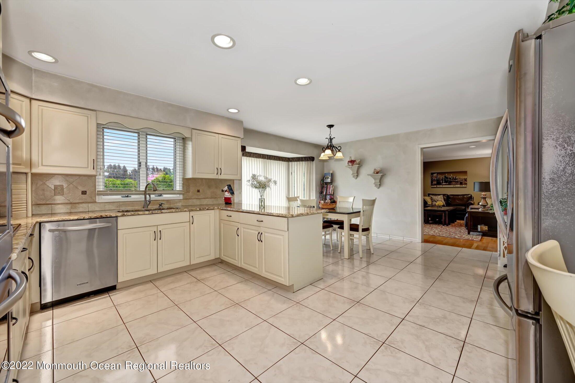 1 Nancy Road Marlboro, NJ 07746 - Photo 11 of 40 11-22116288