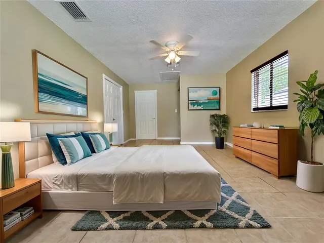 $2,200 | 300 North 3rd Street, Winter Springs, FL 32708