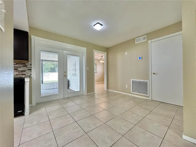 $2,200 | 300 North 3rd Street, Winter Springs, FL 32708