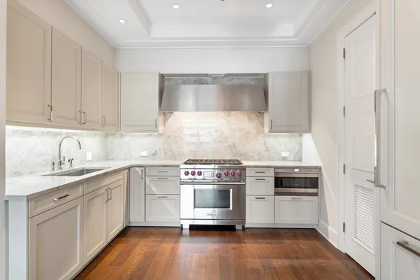 $9,000 | 118 East Erie Street, Unit 18B, Chicago, IL 60611