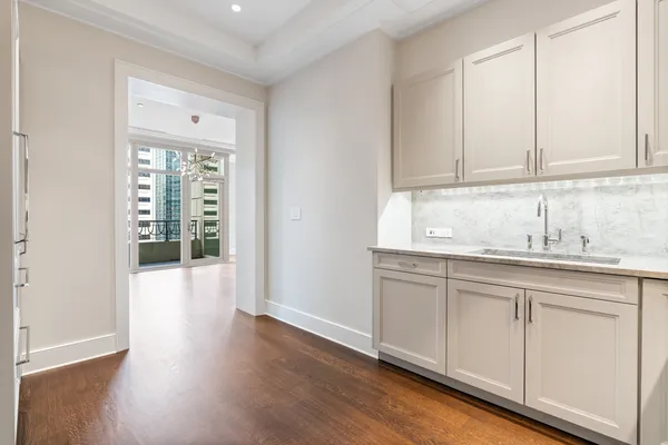 $9,000 | 118 East Erie Street, Unit 18B, Chicago, IL 60611