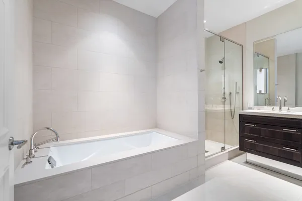 $9,000 | 118 East Erie Street, Unit 18B, Chicago, IL 60611