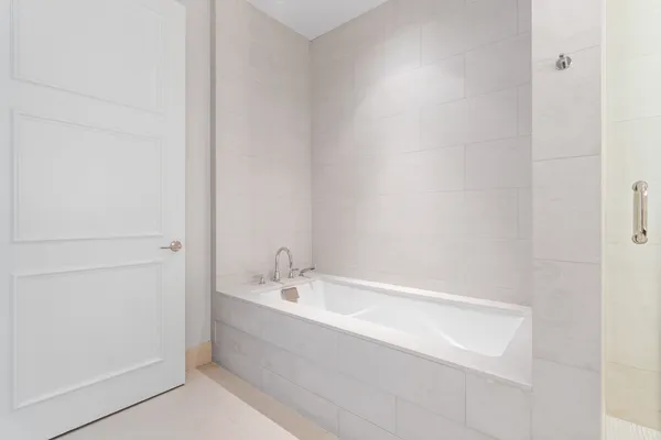 $9,000 | 118 East Erie Street, Unit 18B, Chicago, IL 60611