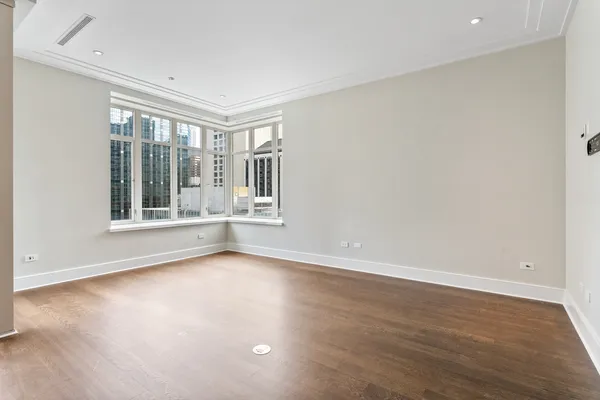 $9,000 | 118 East Erie Street, Unit 18B, Chicago, IL 60611