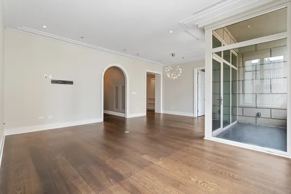 $9,000 | 118 East Erie Street, Unit 18B, Chicago, IL 60611