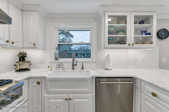 519 1/2 St Clair Avenue Spring Lake, NJ 07762 - Photo 5 of 26 519 12 St Clair Ave Spring-small-013-017