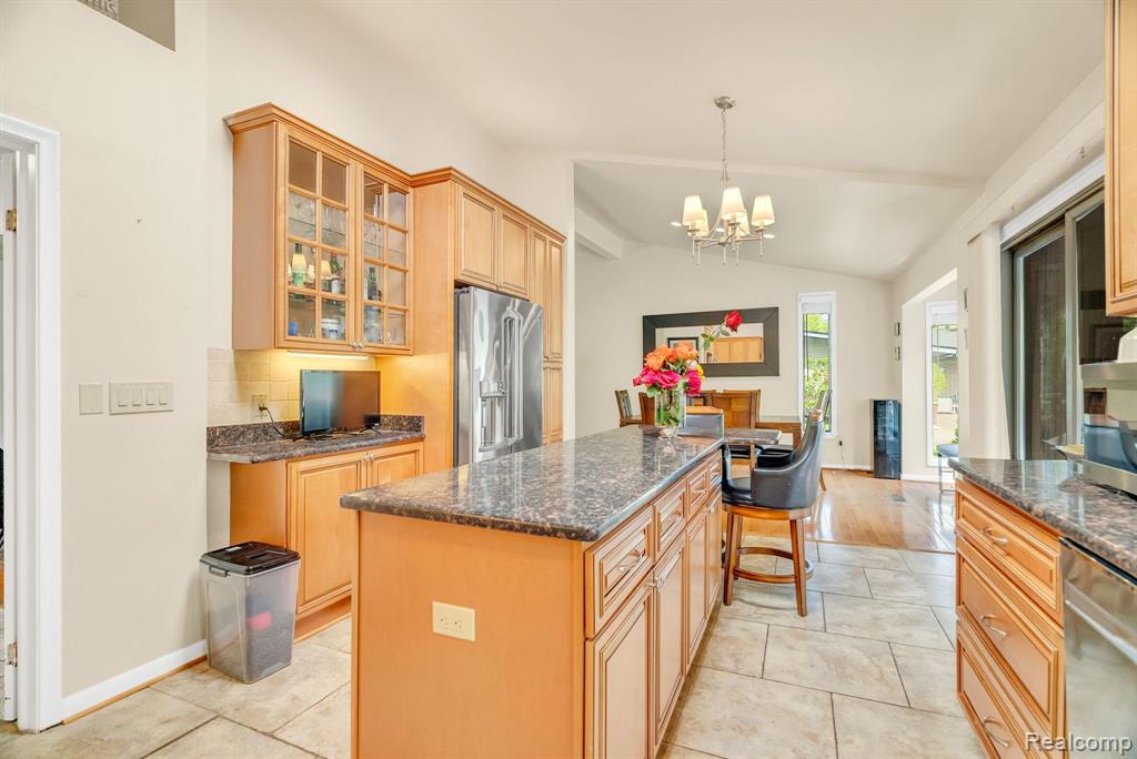 4731 Patrick Road West Bloomfield, MI 48322 - Photo 10 of 40 Gallery Image 10
