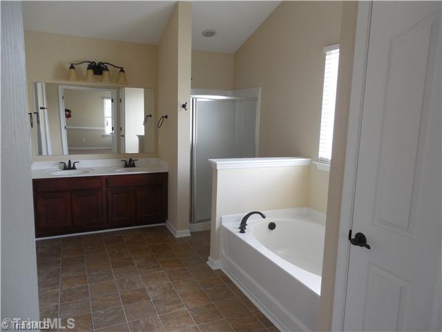 3535 Lamplight Way High Point, NC 27265 - Photo 14 of 16 Master Bath/Spa.