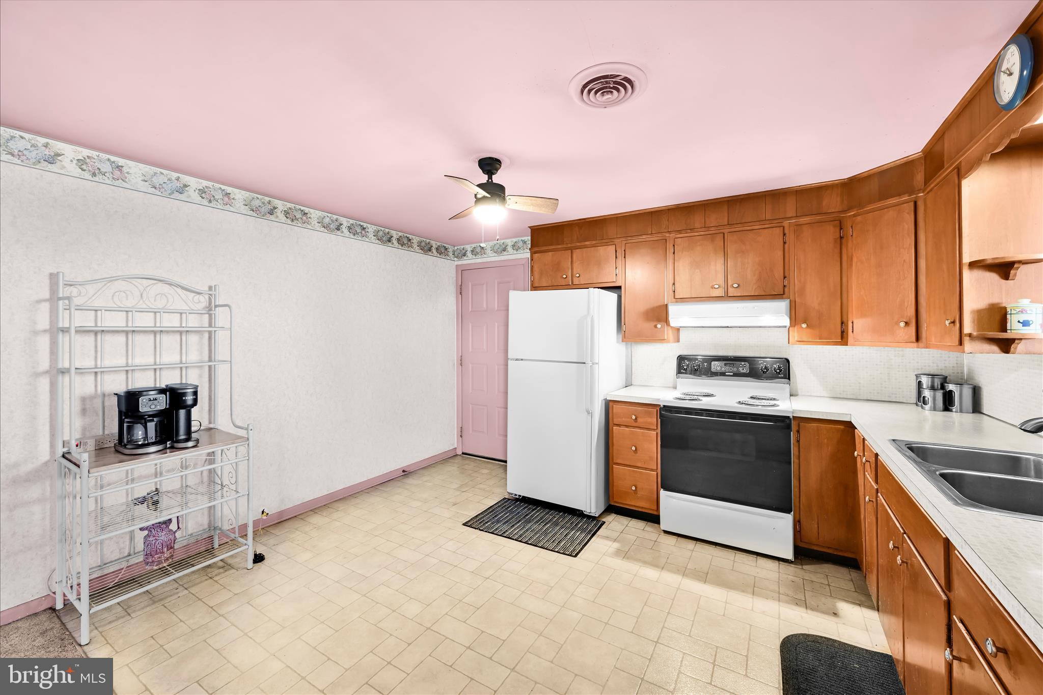 627 Pine Hill Road Lititz, PA 17543 - Photo 21 of 49 Kitchen