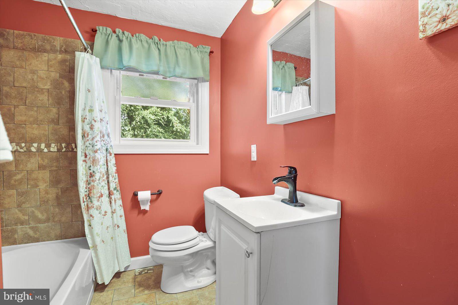 2453 Brookside Lane York, PA 17402 - Photo 26 of 40 a bathroom with a toilet a sink and a mirror