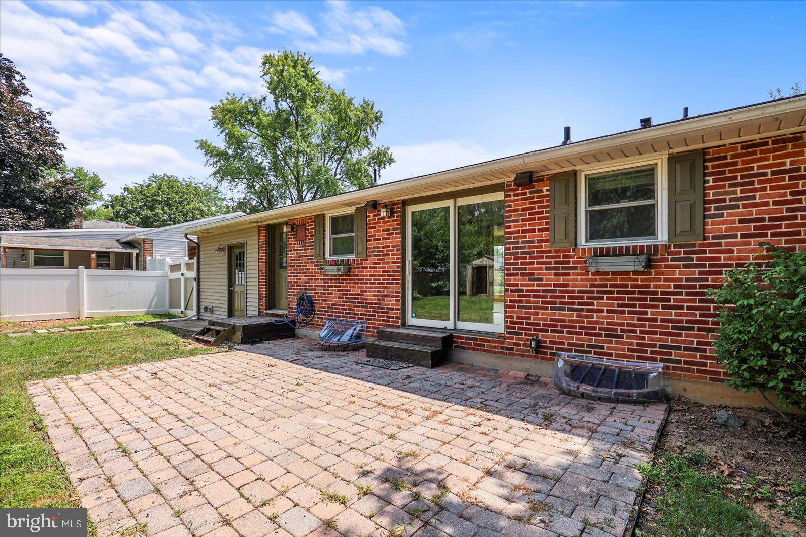 2453 Brookside Lane York, PA 17402 - Photo 8 of 40