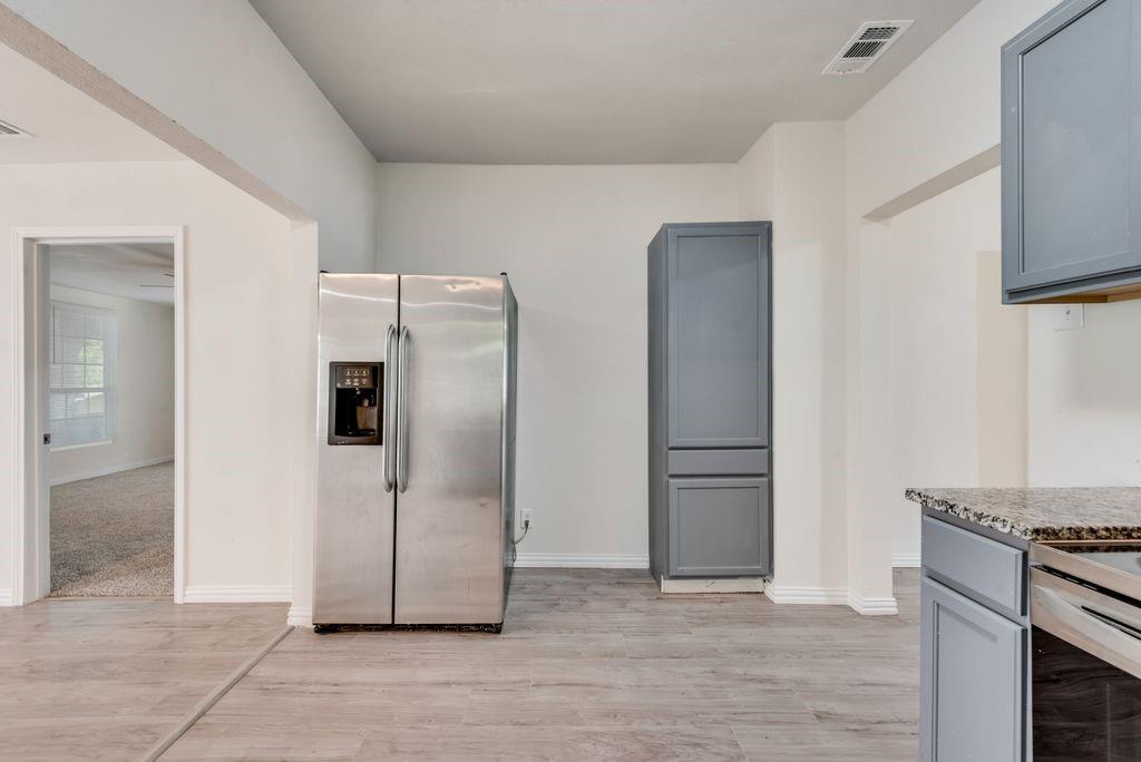 2704 Rosen Avenue Fort Worth, TX 76164 - Photo 7 of 17