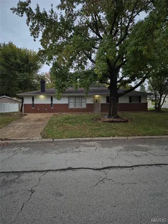 $1,475 | 22 Hampton Drive, Fairview Heights, IL 62208