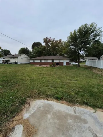 $1,600 | 22 Hampton Drive, Fairview Heights, IL 62208