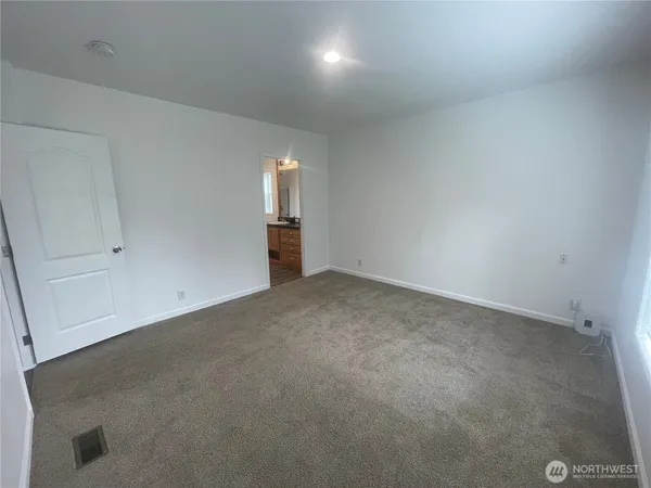 $1,995 | 310 East Wood Lane, Shelton, WA 98584