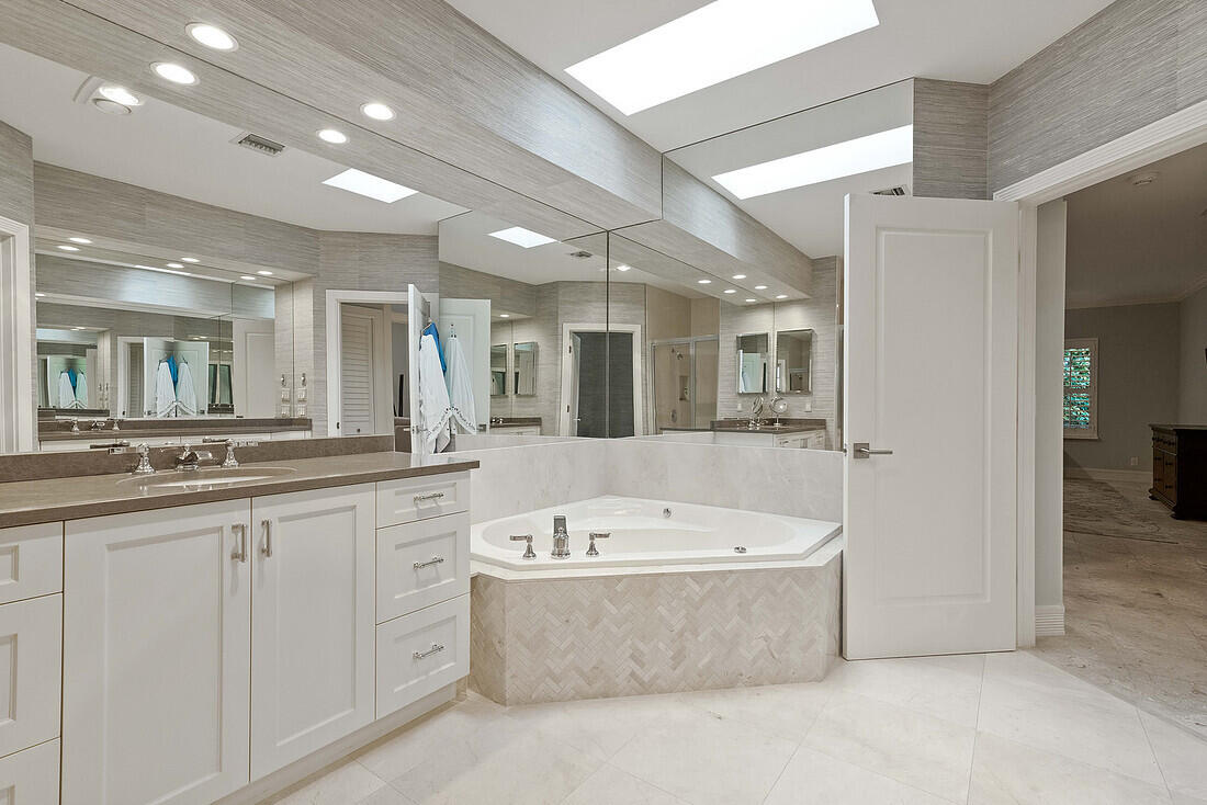 2901 Captains Way Jupiter, FL 33477 - Photo 19 of 34 84_232_3996341_1321973744_5