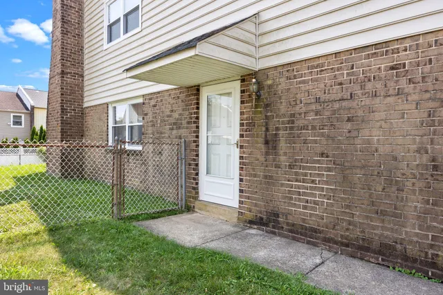 a view of a backyard with brick wall
