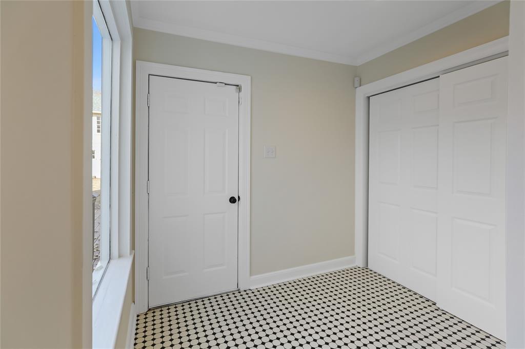 1102 Howell Street McKinney, TX 75069 - Photo 18 of 40 Mudroom / Laundry room on first level, just off of breakfast area! Hard to see in this photo but there is a beautiful window looking out to yard.