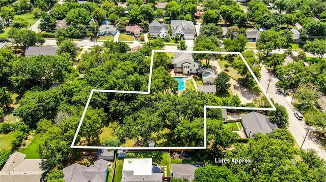 a view of yard with green space