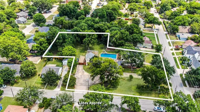 a view of statue in the garden