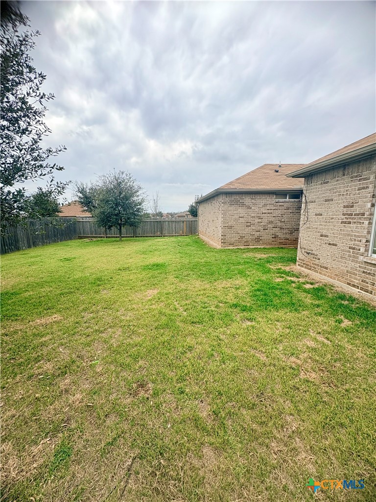 1035 Hamilton Lane Belton, TX 76513 - Photo 17 of 18 Large backyard