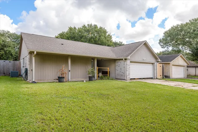 a view of a house with a yard and garage