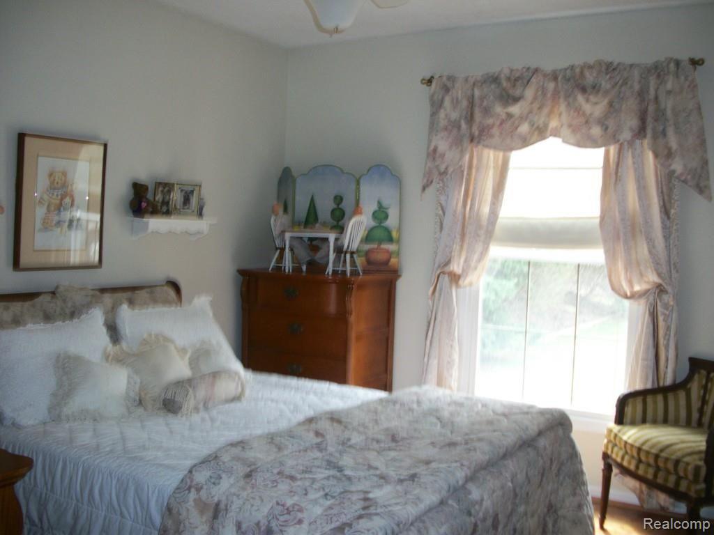 3690 Morgan Road Lake Orion, MI 48359 - Photo 5 of 13 100_0840.jpg