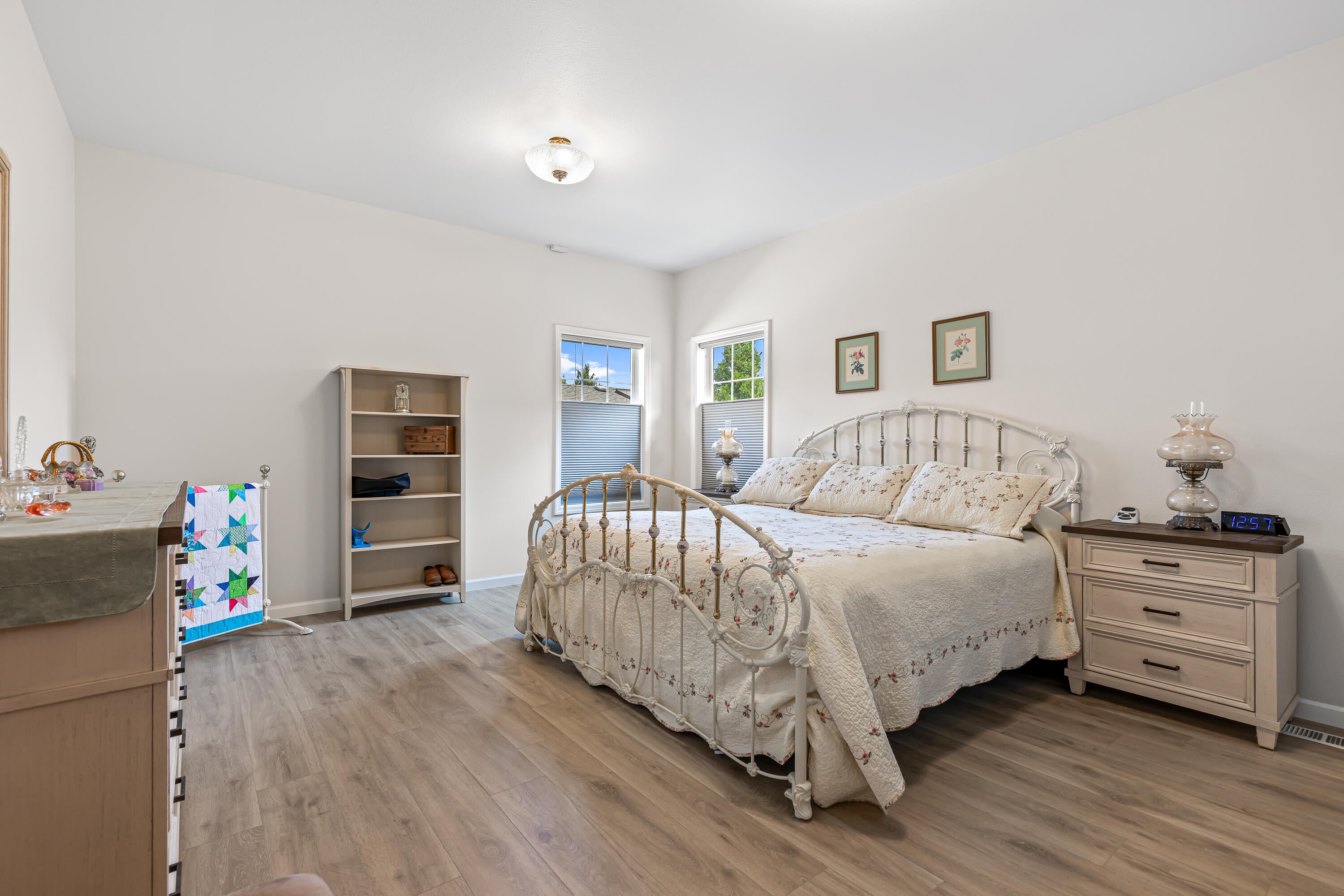 3821 Hilsinger Road Phoenix, OR 97535 - Photo 15 of 47 Primary Bedroom
