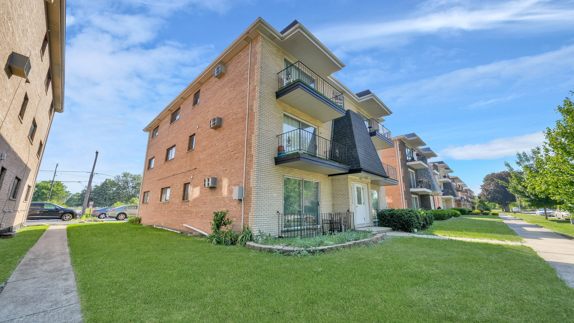 6135 Marshall Avenue, Unit 101 Chicago Ridge, IL 60415 - Photo 3 of 23 Gallery Image 3